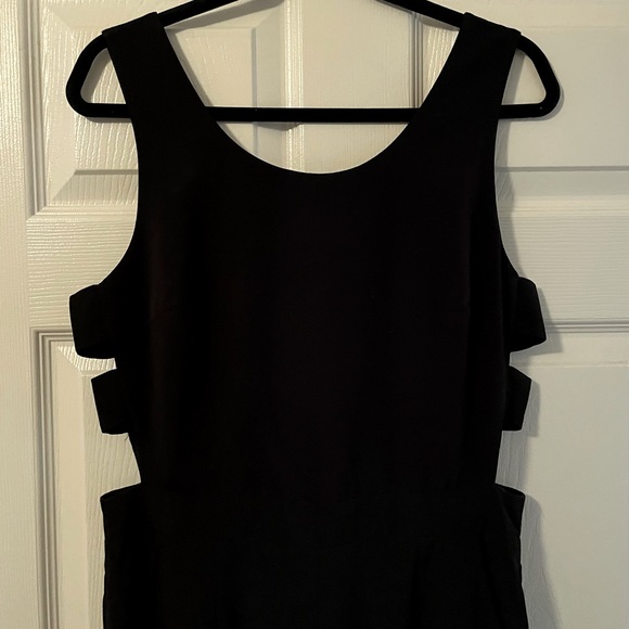 Forever 21 Pants - 🖤Forever 21 Black Cut Out Wide Leg Classic Fun Evening Jumpsuit Size Large L🖤